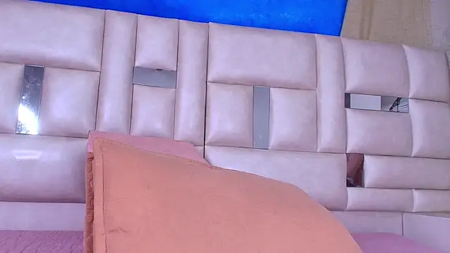 emmacurvy online show from September 2025 03:10:01 AM