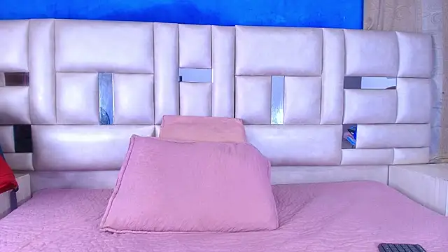 emmacurvy online show from October 2025 03:04:01 AM