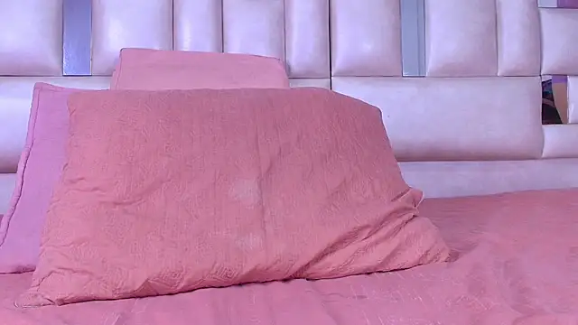 emmacurvy online show from October 2025 03:05:01 AM