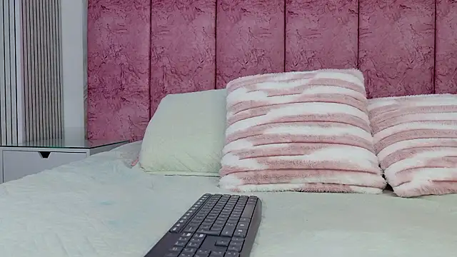 emmacurvy online show from February 2026 03:05:01 AM