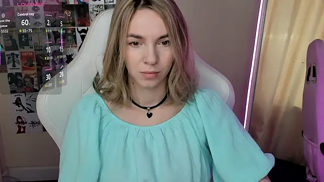 NessaDiazz online show from September 2025 01:18:01 AM