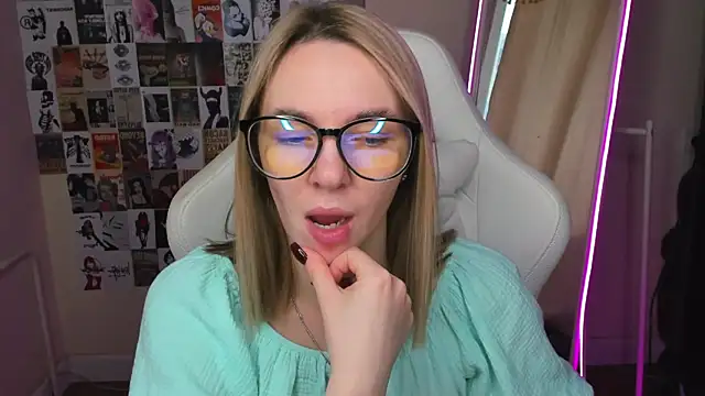 NessaDiazz online show from October 2025 01:15:02 AM