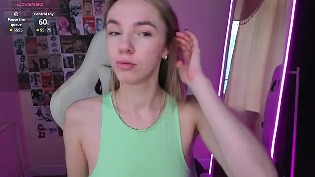 NessaDiazz online show from October 2025 01:25:02 AM