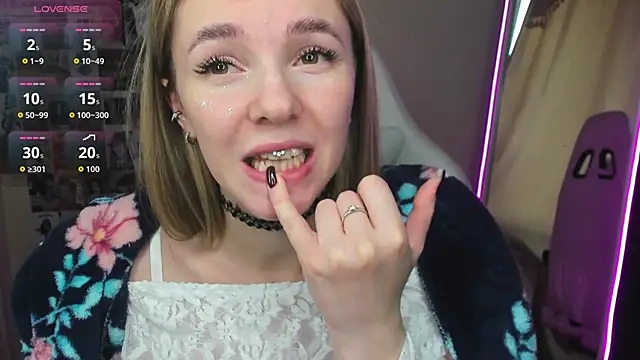 NessaDiazz online show from October 2025 01:06:01 AM