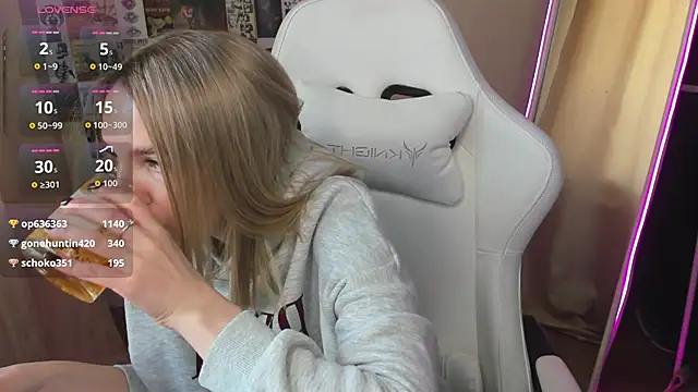 NessaDiazz online show from October 2025 08:15:02 AM