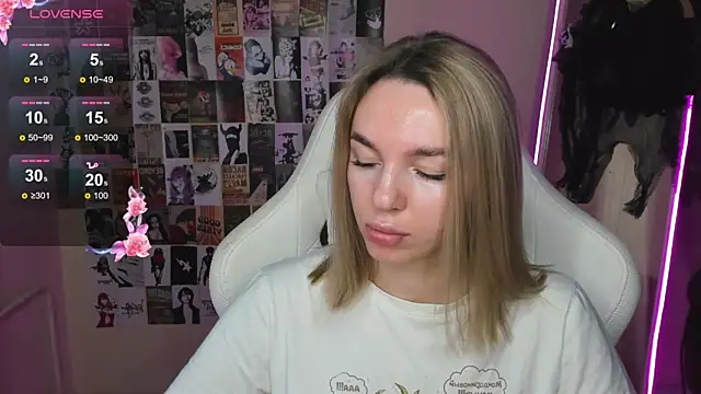 NessaDiazz online show from October 2025 01:28:01 AM