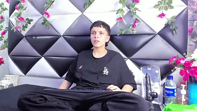 Megan Thompson  online show from October 2025 02:40:01 PM