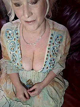 Bouncy-Bella28X online show from March 2026 03:37:02 PM