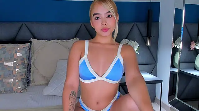 Mia Roswell online show from December 2025 12:18:01 AM