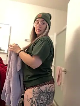 Alix Valentine online show from December 2025 10:50:01 PM