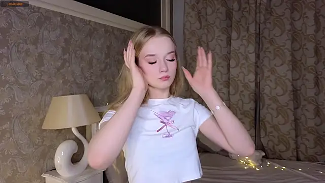 Snapshot of Emma_Frosty chatting on September 2025 06:29:01 PM Emma Frosty online show from September 2025 06:29:01 PM