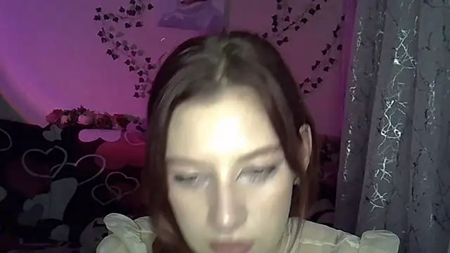 Lily Ember online show from November 2025 05:08:01 PM