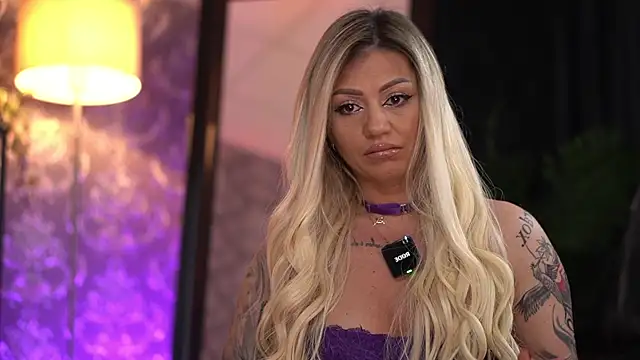 AlmaVelia online show from December 2025 10:47:02 PM