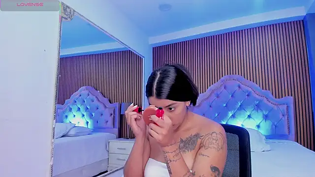 Snapshot of SelenaStonne chatting on October 2025 07:47:01 PM SelenaStonne online show from October 2025 07:47:01 PM