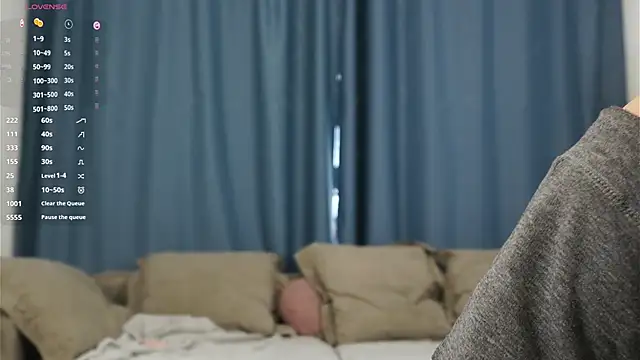 TaiteFairfield online show from November 2025 07:08:02 AM