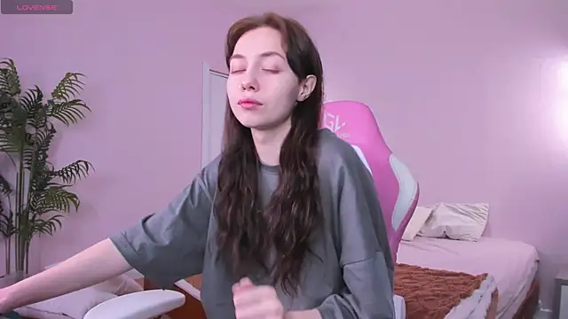 Snapshot of Skelerata chatting on October 2025 01:05:01 AM Skelerata online show from October 2025 01:05:01 AM