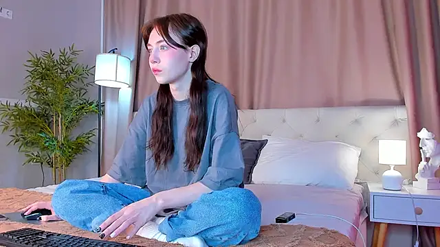 Snapshot of Skelerata chatting on October 2025 01:17:02 AM Skelerata online show from October 2025 01:17:02 AM