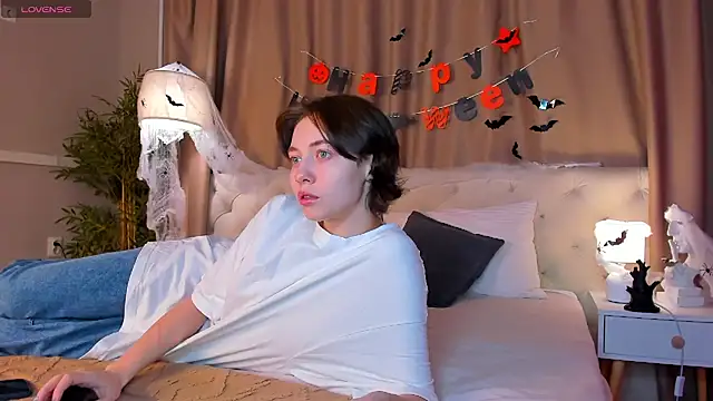 Snapshot of Skelerata chatting on October 2025 01:19:02 AM Skelerata online show from October 2025 01:19:02 AM