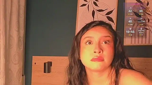 Snapshot of SarahMiler_ chatting on September 2025 11:43:02 AM SarahMiler online show from September 2025 11:43:02 AM