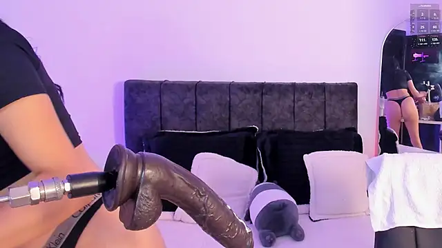 Taylormaxwell online show from April 2026 10:44:02 PM