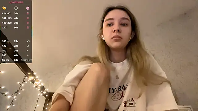 Snapshot of DanaCore chatting on October 2025 03:40:01 PM DanaCore online show from October 2025 03:40:01 PM