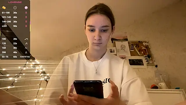 Snapshot of DanaCore chatting on October 2025 06:28:01 PM DanaCore online show from October 2025 06:28:01 PM