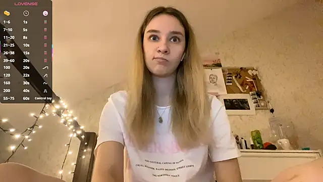 Snapshot of DanaCore chatting on October 2025 05:21:02 PM DanaCore online show from October 2025 05:21:02 PM