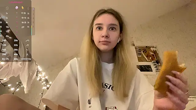 Snapshot of DanaCore chatting on October 2025 06:40:02 PM DanaCore online show from October 2025 06:40:02 PM