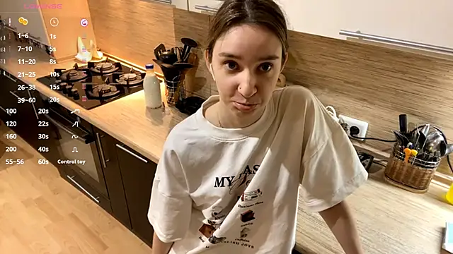 Snapshot of DanaCore chatting on October 2025 07:05:02 PM DanaCore online show from October 2025 07:05:02 PM