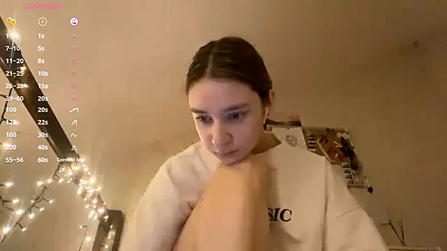 Snapshot of DanaCore chatting on October 2025 04:52:01 PM DanaCore online show from October 2025 04:52:01 PM