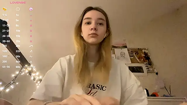 Snapshot of DanaCore chatting on November 2025 10:34:02 PM DanaCore online show from November 2025 10:34:02 PM