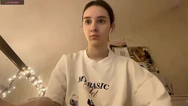 Snapshot of DanaCore chatting on November 2025 03:23:01 PM DanaCore online show from November 2025 03:23:01 PM