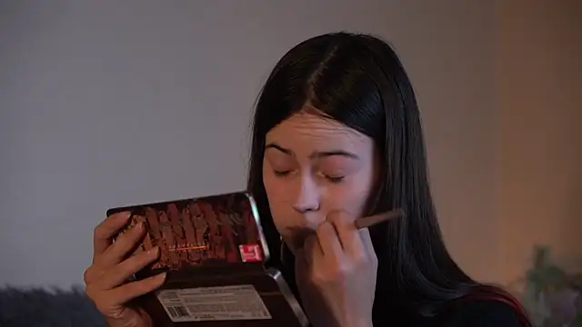 ywixos online show from September 2025 01:11:02 PM