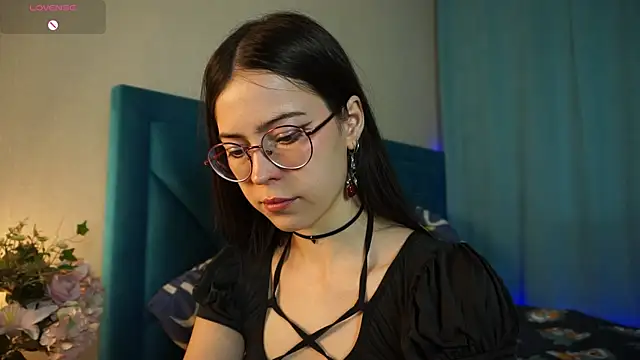 ywixos online show from September 2025 01:37:01 PM