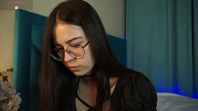 ywixos online show from October 2025 02:29:01 PM