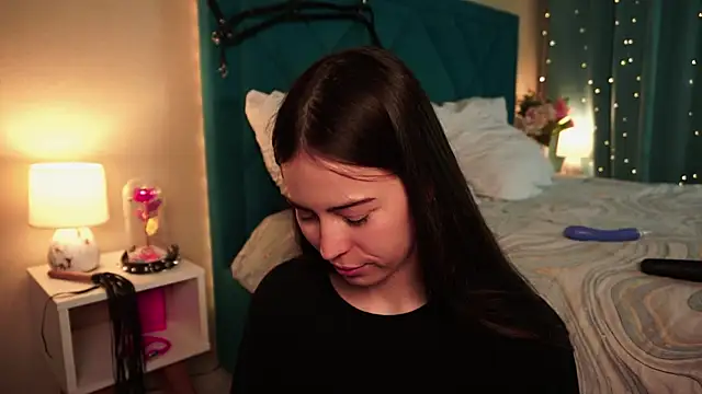 ywixos online show from April 2026 12:30:01 PM