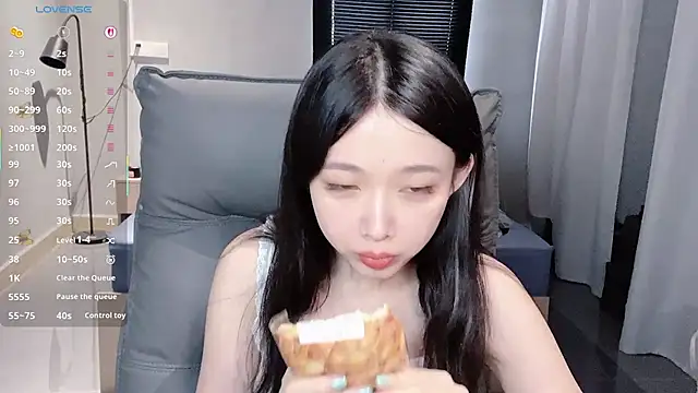 Snapshot of NiNi-baby520 chatting on October 2025 07:09:02 AM NiNi-baby520 online show from October 2025 07:09:02 AM