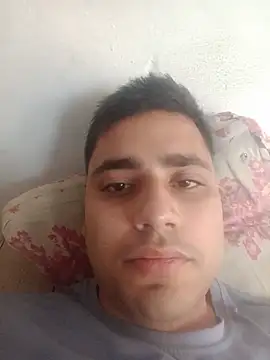 Snapshot of Desirock001 chatting on May 2026 01:00:02 AM Desirock001 online show from May 2026 01:00:02 AM