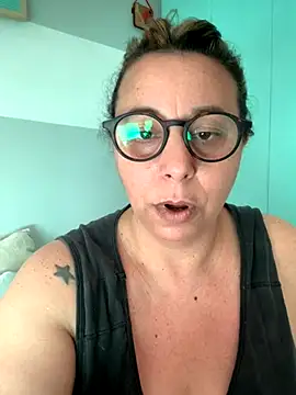 LupeLok online show from November 2025 06:50:02 PM