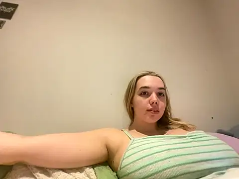 violetcutie online show from September 2025 08:53:01 PM
