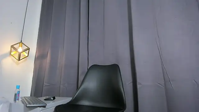 lianfox  online show from October 2025 12:56:02 PM