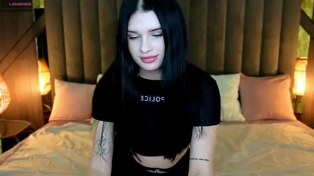 Neyla Charm online show from November 2025 02:22:01 PM