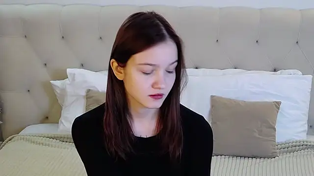 MichelleRoux online show from November 2025 01:22:04 PM