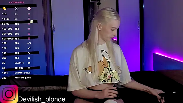 HitchcocianBlonde online show from November 2025 05:27:01 PM