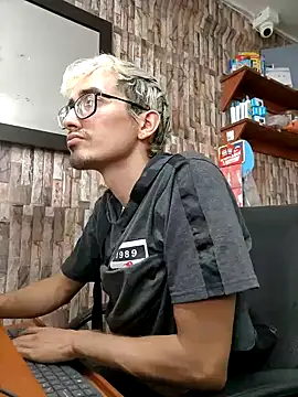 Snapshot of moorejhosua chatting on September 2025 05:47:02 PM moorejhosua online show from September 2025 05:47:02 PM