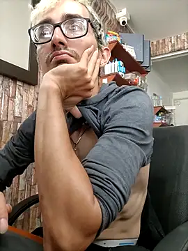 Snapshot of moorejhosua chatting on September 2025 05:14:01 PM moorejhosua online show from September 2025 05:14:01 PM