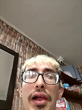 Snapshot of moorejhosua chatting on September 2025 10:13:02 PM moorejhosua online show from September 2025 10:13:02 PM