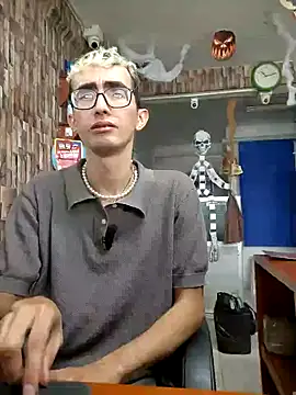 Snapshot of moorejhosua chatting on October 2025 03:07:01 PM moorejhosua online show from October 2025 03:07:01 PM