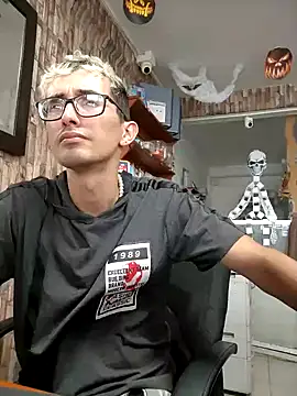 Snapshot of moorejhosua chatting on October 2025 08:00:02 PM moorejhosua online show from October 2025 08:00:02 PM