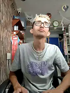 Snapshot of moorejhosua chatting on October 2025 08:10:01 PM moorejhosua online show from October 2025 08:10:01 PM